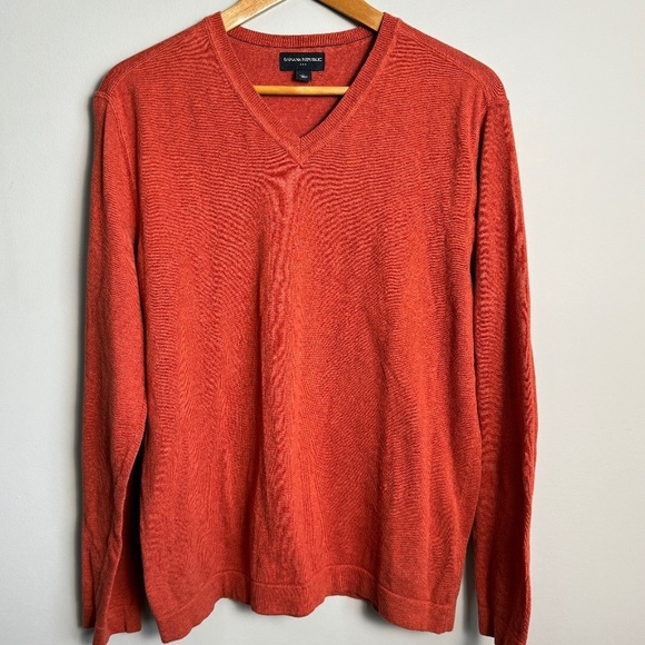 Banana Republic Factory Men's Burnt Orange Long Sleeve Knit V-Neck Sweater Large - Picture 1 of 11